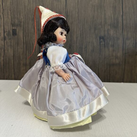 Madame Alexander 8" Doll QUEEN OF HEARTS Storyland 1988 Miniature Showcase - Picture 8 of 9